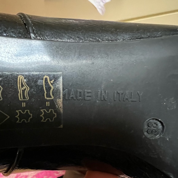 Italian made/bought patent leather, high boots, small heel - Picture 2 of 4